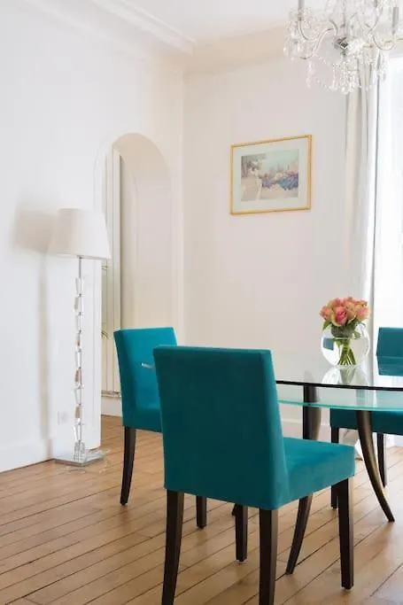 Elegant 4-Room Apartment Near Arc De Triomphe And Palais Des Congres Paris