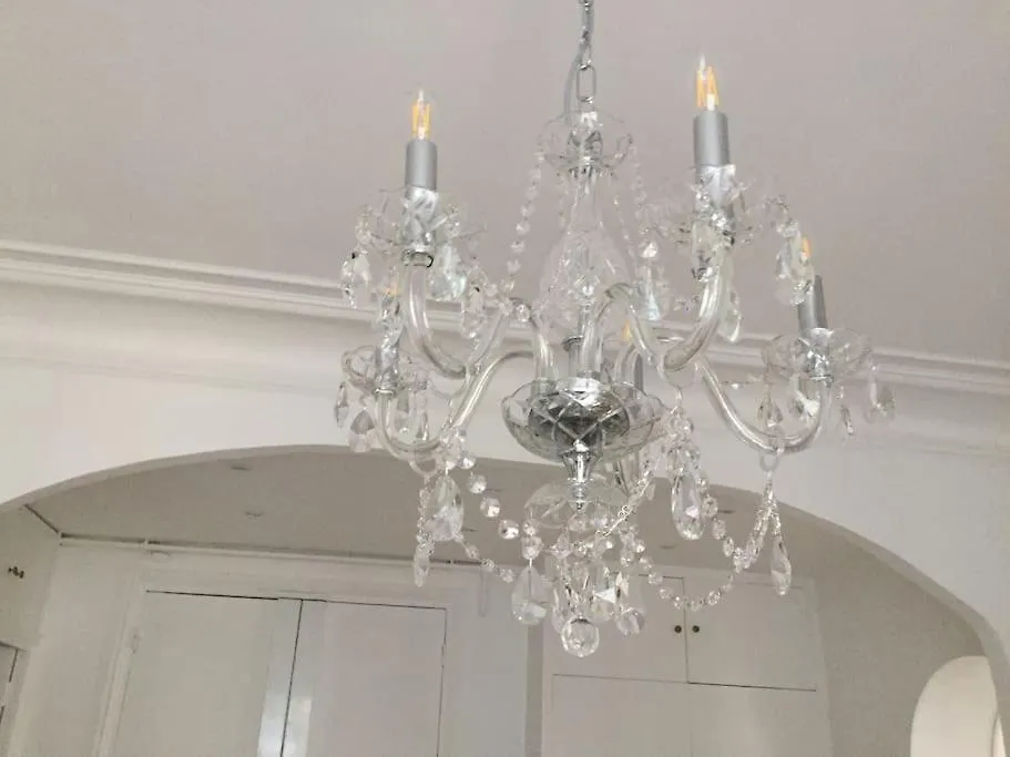 Elegant 4-Room Apartment Near Arc De Triomphe And Palais Des Congres Paris