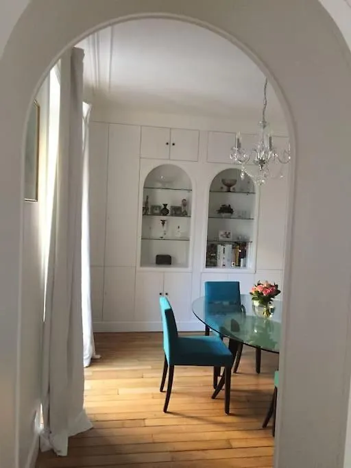 Elegant 4-Room Apartment Near Arc De Triomphe And Palais Des Congres Paris