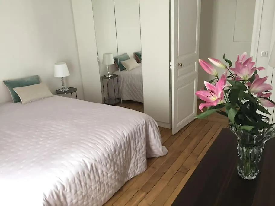 Elegant 4-Room Apartment Near Arc De Triomphe And Palais Des Congres Paris