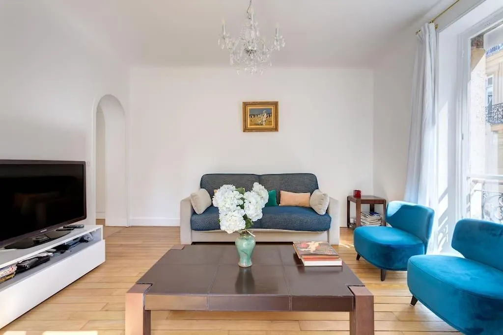 Elegant 4-Room Apartment Near Arc De Triomphe And Palais Des Congres Paris