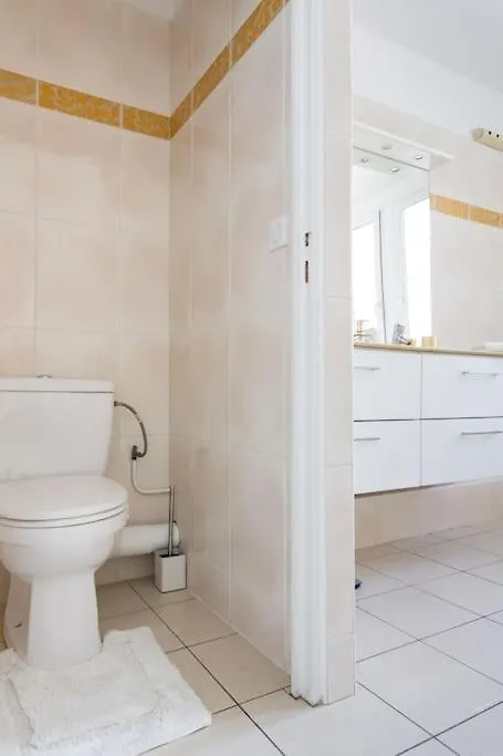 Elegant 4-Room Apartment Near Arc De Triomphe And Palais Des Congres Paris France