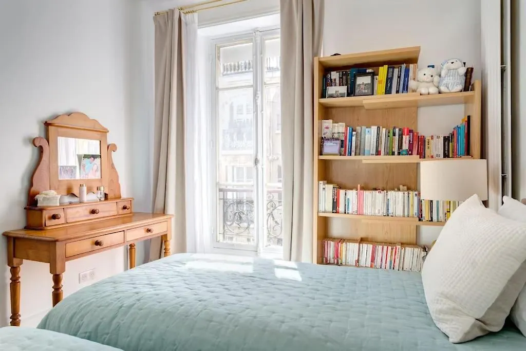 Elegant 4-Room Apartment Near Arc De Triomphe And Palais Des Congres Paris