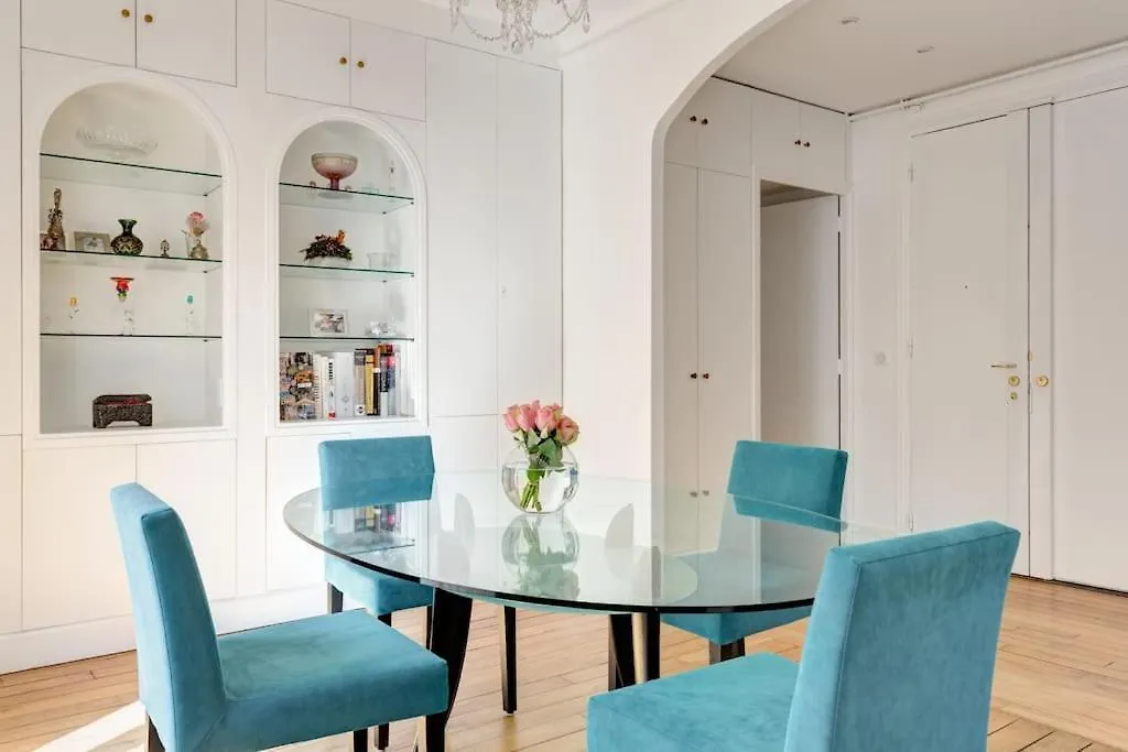 Elegant 4-Room Apartment Near Arc De Triomphe And Palais Des Congres Paris