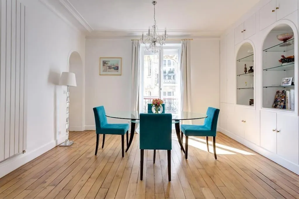 Elegant 4-Room Apartment Near Arc De Triomphe And Palais Des Congres Paris