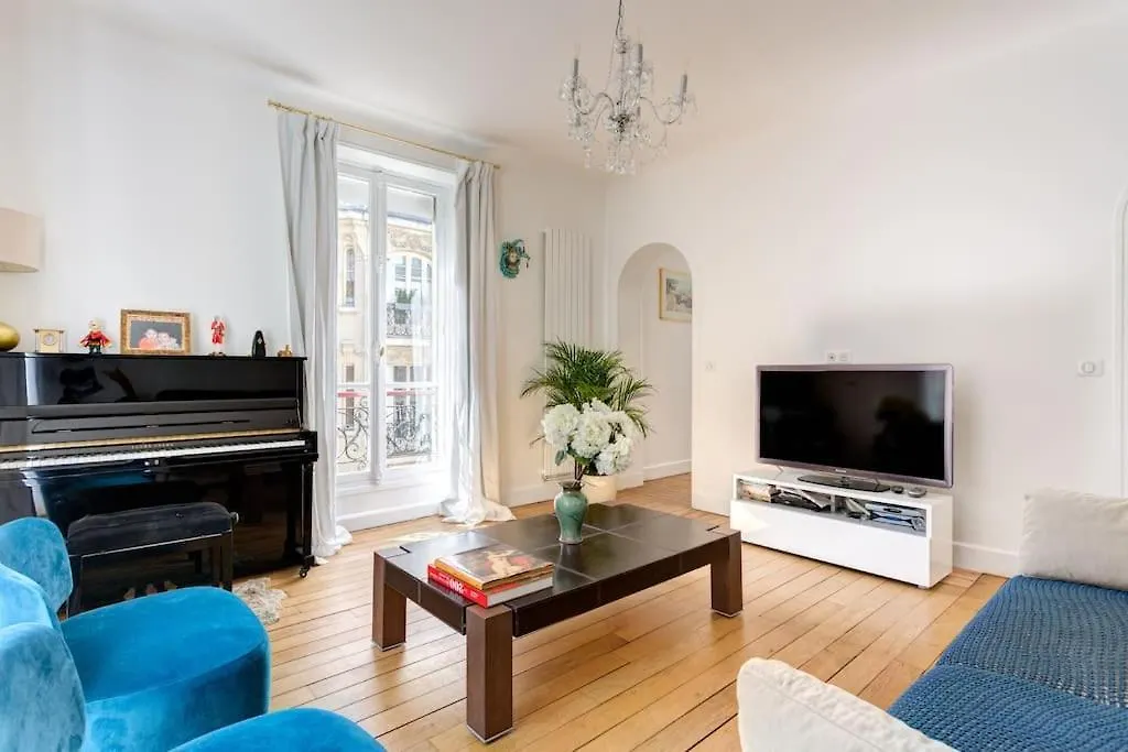 Elegant 4-Room Apartment Near Arc De Triomphe And Palais Des Congres Paris