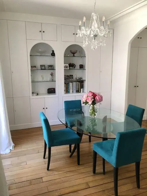 Elegant 4-Room Apartment Near Arc De Triomphe And Palais Des Congres Paris France