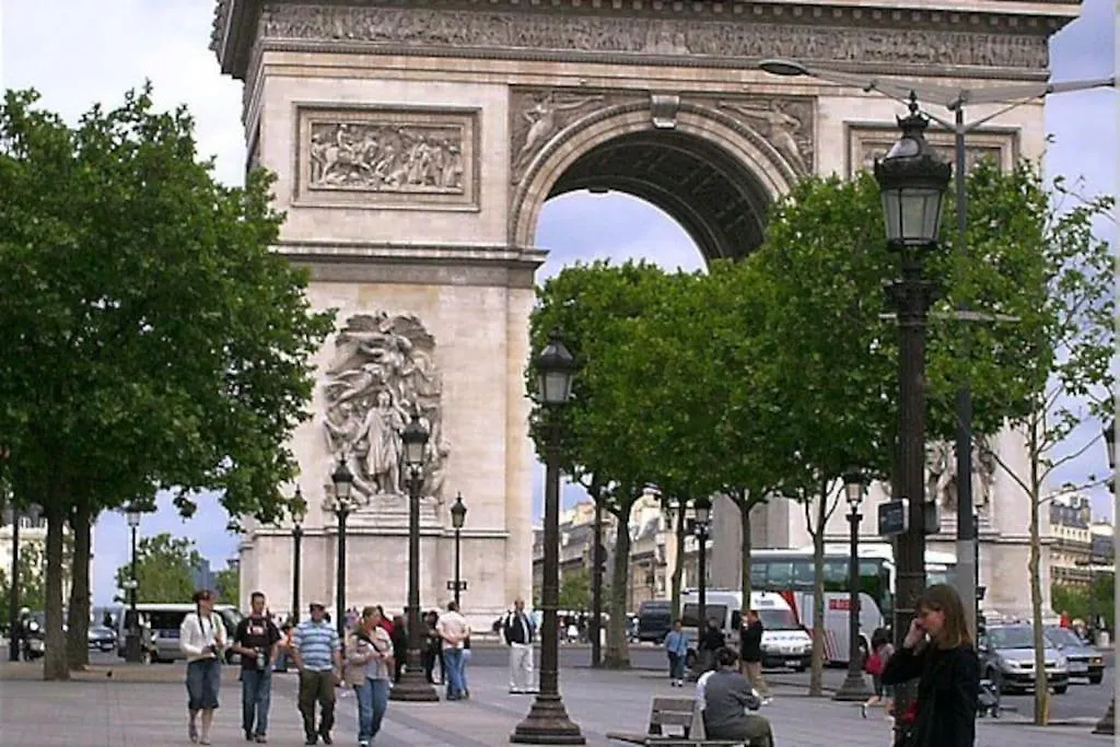 Elegant 4-Room Apartment Near Arc De Triomphe And Palais Des Congres Paris