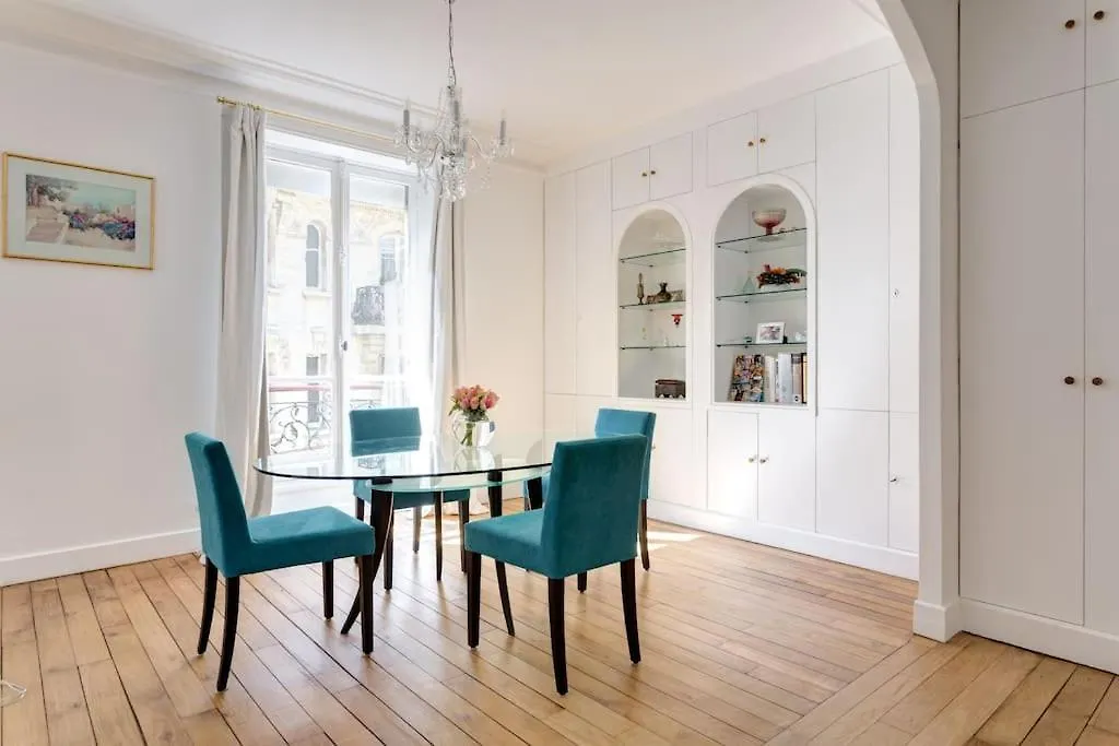 Elegant 4-Room Apartment Near Arc De Triomphe And Palais Des Congres Paris