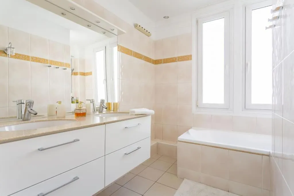 Elegant 4-Room Apartment Near Arc De Triomphe And Palais Des Congres Paryż